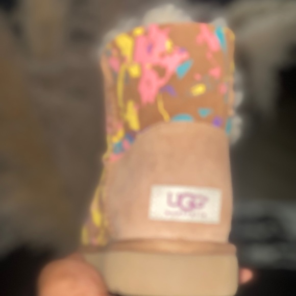 Women Short Chestnut Ugg Boots (NWT) - Picture 4 of 9